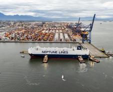 Porto de Paranaguá amplia linhas marítimas de veículos com chegada do Neptune Hellas