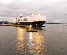 Porto de Paranaguá amplia linhas marítimas de veículos com chegada do Neptune Hellas