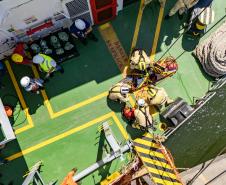 Porto de Paranaguá realiza simulação inédita de resgate em porão de navio