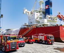 Porto de Paranaguá realiza simulação inédita de resgate em porão de navio