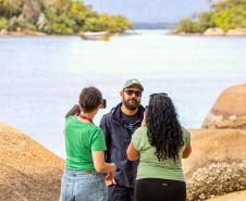 Oficina de Pintura reúne comunidade e transforma escola da Ilha de Eufrasina