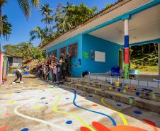 Oficina de Pintura reúne comunidade e transforma escola da Ilha de Eufrasina