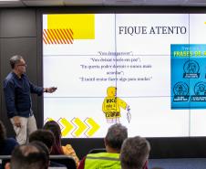 Setembro Amarelo na Portos do Paraná mostra como detectar sinais de alerta entre colegas de trabalho