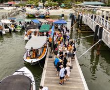 Portos do Paraná reforça turismo internacional com chegada de cruzeiro à Ilha do Mel