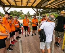 Portos do Paraná reforça turismo internacional com chegada de cruzeiro à Ilha do Mel