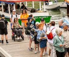 Portos do Paraná reforça turismo internacional com chegada de cruzeiro à Ilha do Mel