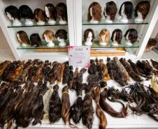 Portos do Paraná entrega mechas de cabelo doadas por colaboradores no Outubro Rosa
