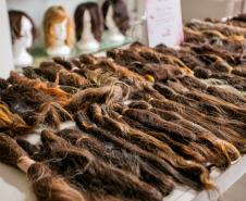 Portos do Paraná entrega mechas de cabelo doadas por colaboradores no Outubro Rosa