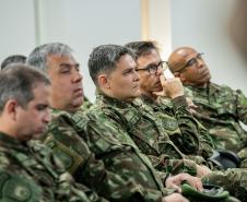 Coronéis do curso de alta administração do Exército visitam o Porto de Paranaguá
