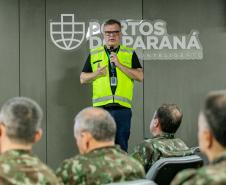 Coronéis do curso de alta administração do Exército visitam o Porto de Paranaguá