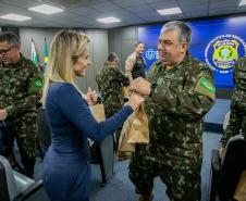 Coronéis do curso de alta administração do Exército visitam o Porto de Paranaguá