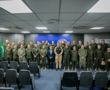 Coronéis do curso de alta administração do Exército visitam o Porto de Paranaguá