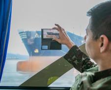 Coronéis do curso de alta administração do Exército visitam o Porto de Paranaguá