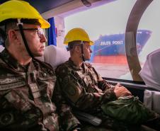 Coronéis do curso de alta administração do Exército visitam o Porto de Paranaguá