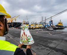 Imagem de Nossa Senhora do Rocio é recebida com homenagens no Porto de Paranaguá