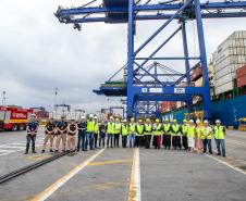 Imagem de Nossa Senhora do Rocio é recebida com homenagens no Porto de Paranaguá