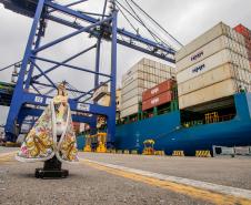 Imagem de Nossa Senhora do Rocio é recebida com homenagens no Porto de Paranaguá