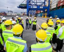 Imagem de Nossa Senhora do Rocio é recebida com homenagens no Porto de Paranaguá