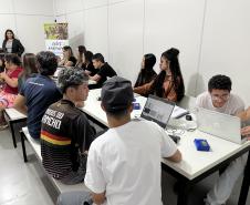 Adolescentes da Ilha dos Valadares concluem curso de informática da Portos do Paraná