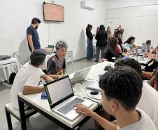 Adolescentes da Ilha dos Valadares concluem curso de informática da Portos do Paraná