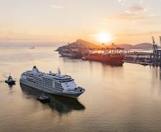 Navio Silver Whisper atracou pela primeira vez no Porto de Paranaguá trazendo mais de 700 passageiros