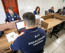 Cães farejadores apoiam Operação Faro no Pátio de Triagem da Portos do Paraná