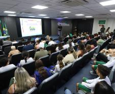 Porto Escola completa 10 anos e premia alunos com passeio pela Baía de Paranaguá