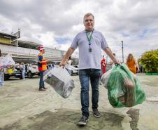 Natal Solidário da Portos do Paraná entrega brinquedos arrecadados pela comunidade portuária