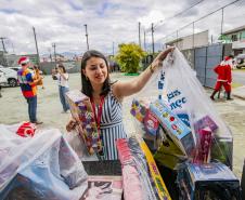 Natal Solidário da Portos do Paraná entrega brinquedos arrecadados pela comunidade portuária