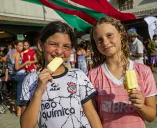 Natal Solidário da Portos do Paraná leva alegria a centenas de crianças em Paranaguá