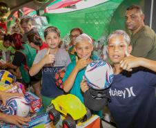 Natal Solidário da Portos do Paraná leva alegria a centenas de crianças em Paranaguá