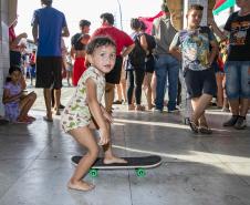 Natal Solidário da Portos do Paraná leva alegria a centenas de crianças em Paranaguá