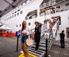 Porto de Paranaguá recebe o cruzeiro de luxo Silver Whisper pela primeira vez