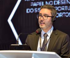 Portos do Paraná destaca avanços regulatórios e modernização em congresso internacional
