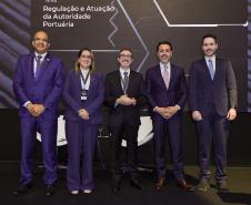 Portos do Paraná destaca avanços regulatórios e modernização em congresso internacional