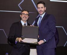 Portos do Paraná destaca avanços regulatórios e modernização em congresso internacional