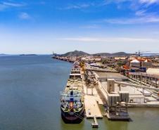 Portos paranaenses lideram movimentação entre os maiores do Brasil em 2025