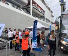 Navio de cruzeiros traz turistas da América do Norte e da Europa ao litoral do Paraná