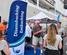 Navio de cruzeiros traz turistas da América do Norte e da Europa ao litoral do Paraná