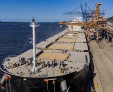 Porto de Paranaguá coloca em funcionamento tecnologia que reduz emissão de partículas no embarque de granéis