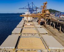 Porto de Paranaguá coloca em funcionamento tecnologia que reduz emissão de partículas no embarque de granéis