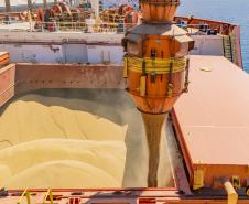 Porto de Paranaguá coloca em funcionamento tecnologia que reduz emissão de partículas no embarque de granéis