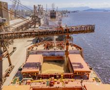 Porto de Paranaguá coloca em funcionamento tecnologia que reduz emissão de partículas no embarque de granéis