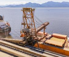 Porto de Paranaguá coloca em funcionamento tecnologia que reduz emissão de partículas no embarque de granéis