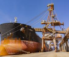 Porto de Paranaguá coloca em funcionamento tecnologia que reduz emissão de partículas no embarque de granéis