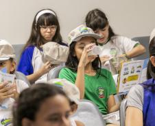 Porto Escola 2026 inicia com visitas de alunos ao cais em Paranaguá