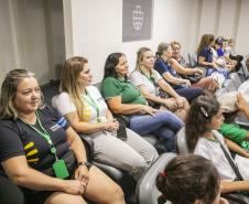 Porto Escola 2026 inicia com visitas de alunos ao cais em Paranaguá