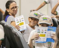 Porto Escola 2026 inicia com visitas de alunos ao cais em Paranaguá