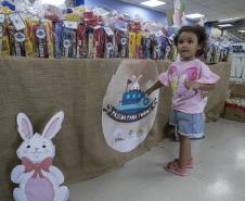 Portos do Paraná entrega primeiros kits da campanha Páscoa para Todos