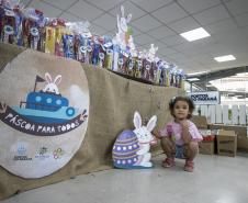 Portos do Paraná entrega primeiros kits da campanha Páscoa para Todos